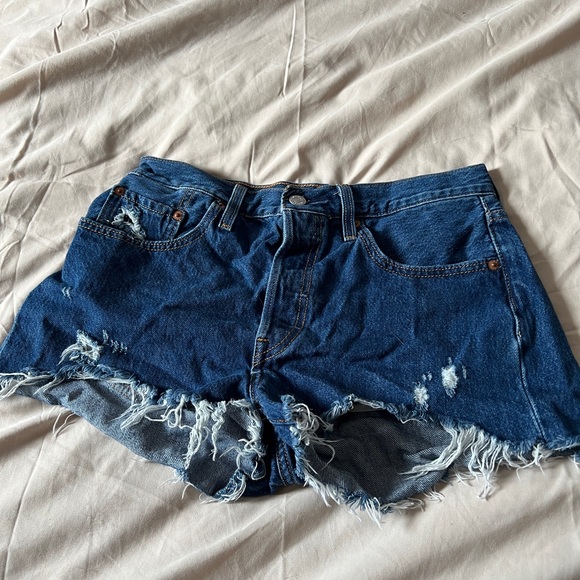 Levi’s shorts distressed - Picture 2 of 2